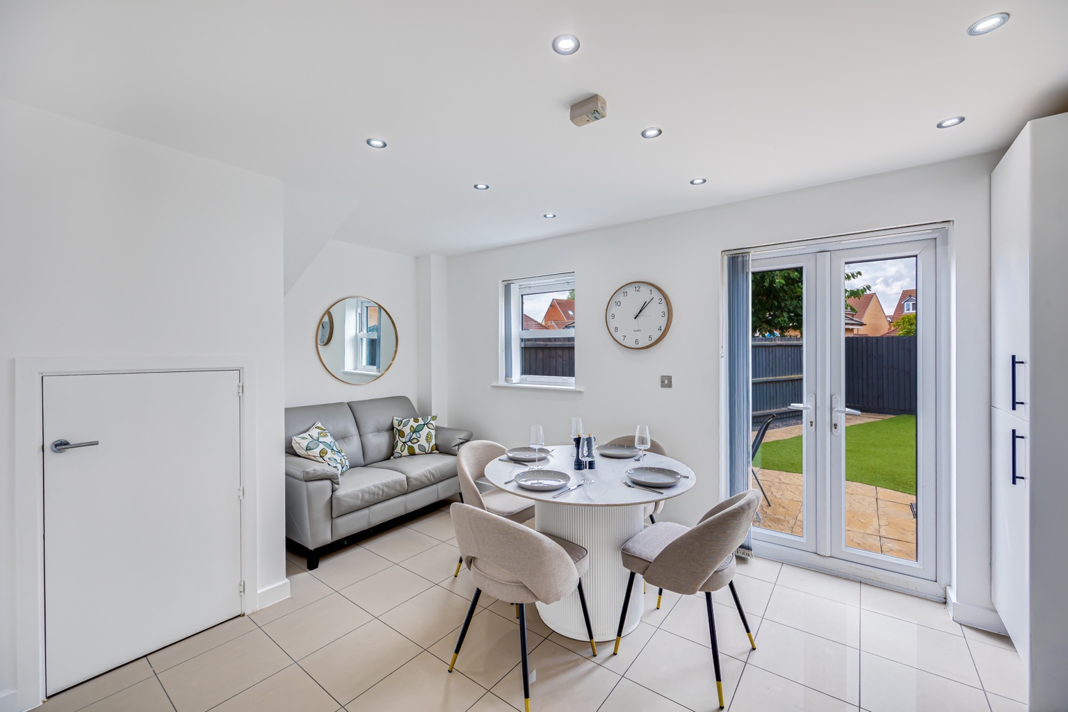 Universal Comfort kitchen, dining and living photograph