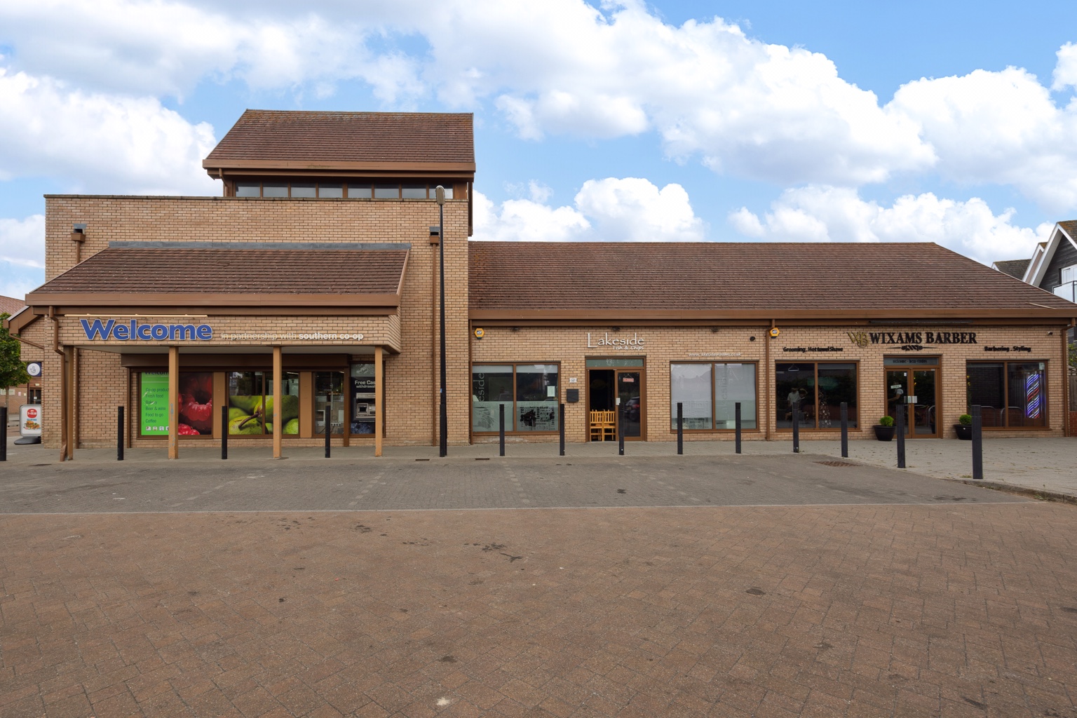 Nearby shops and amenities